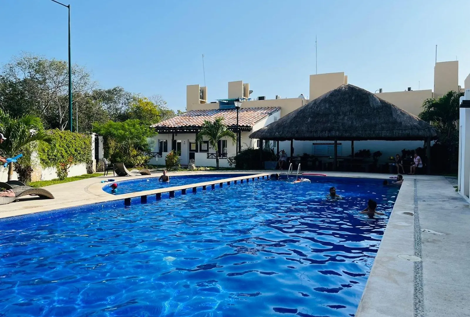 Amplio Apartamento De 2 Dormitorios En Playa Del Carmen