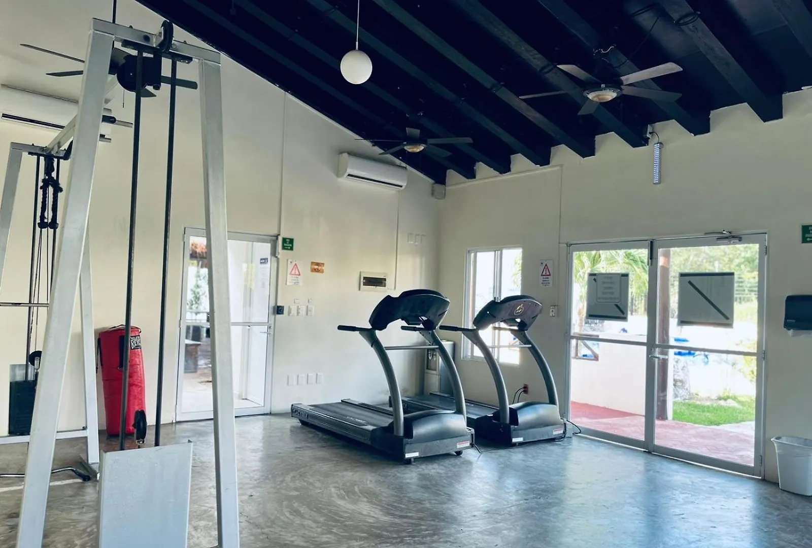 Amplio Apartamento De 2 Dormitorios En Playa Del Carmen Mexico