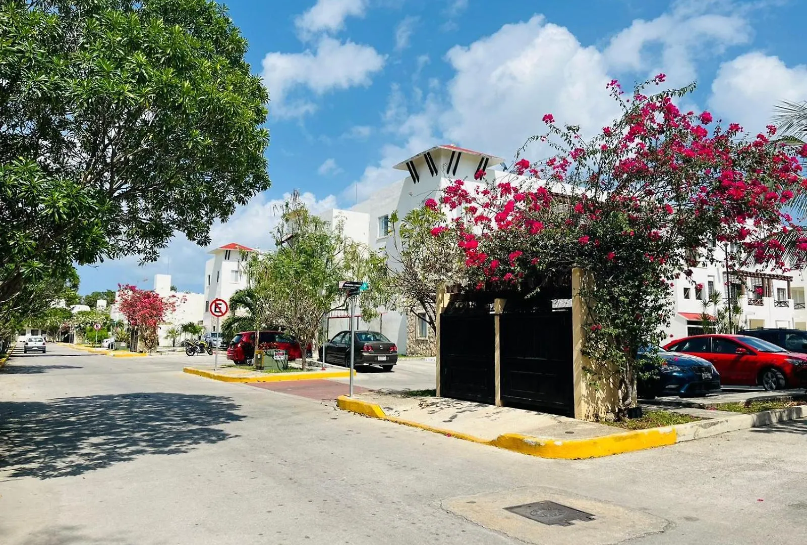 Amplio Apartamento De 2 Dormitorios En Playa Del Carmen