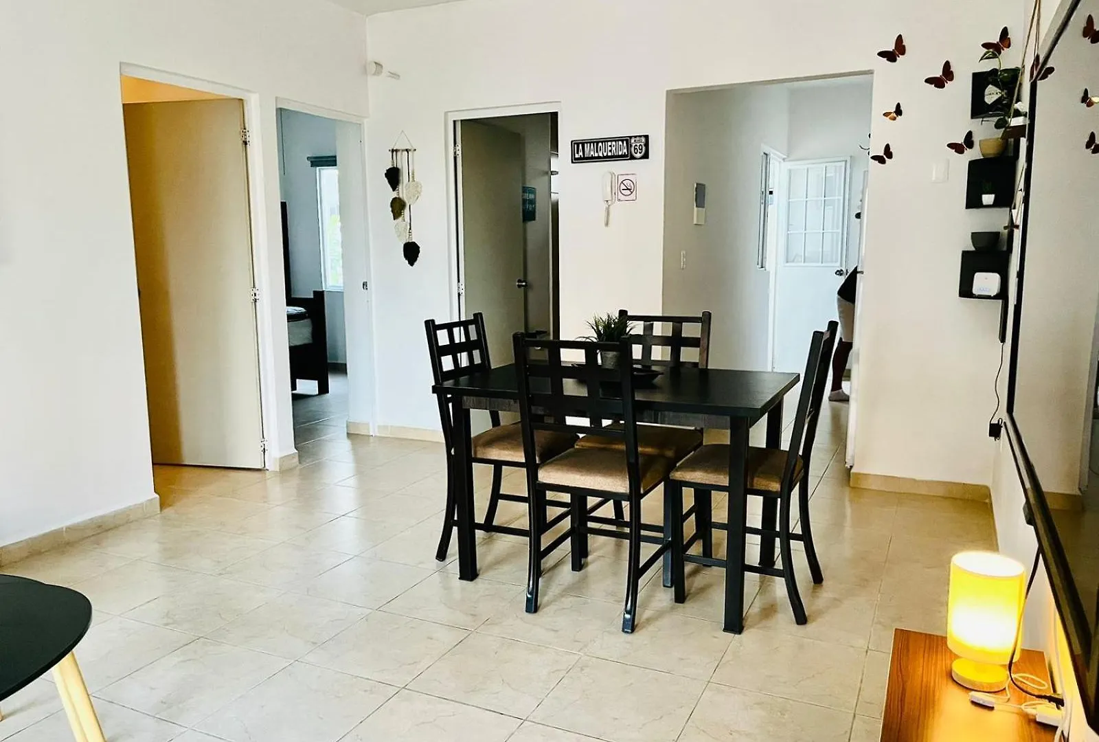 Amplio Apartamento De 2 Dormitorios En Playa Del Carmen